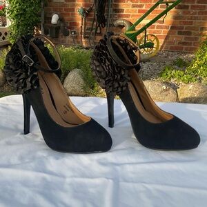 Wild Rose Ruffled Black Faux Suede High Heels Pumps Shoes Size 6 Fancy Round Toe